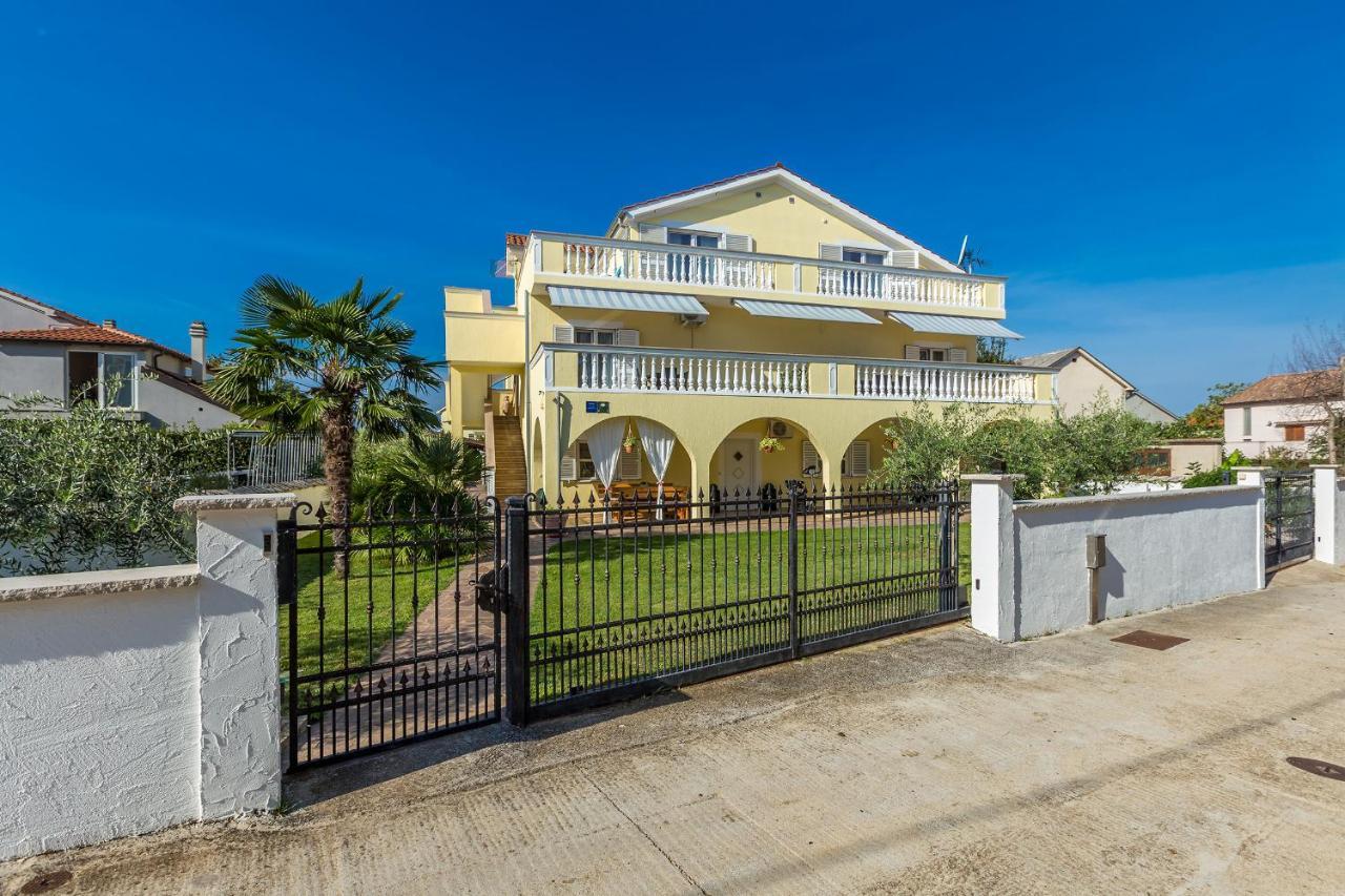 Guest House Antonella Малинська Екстер'єр фото