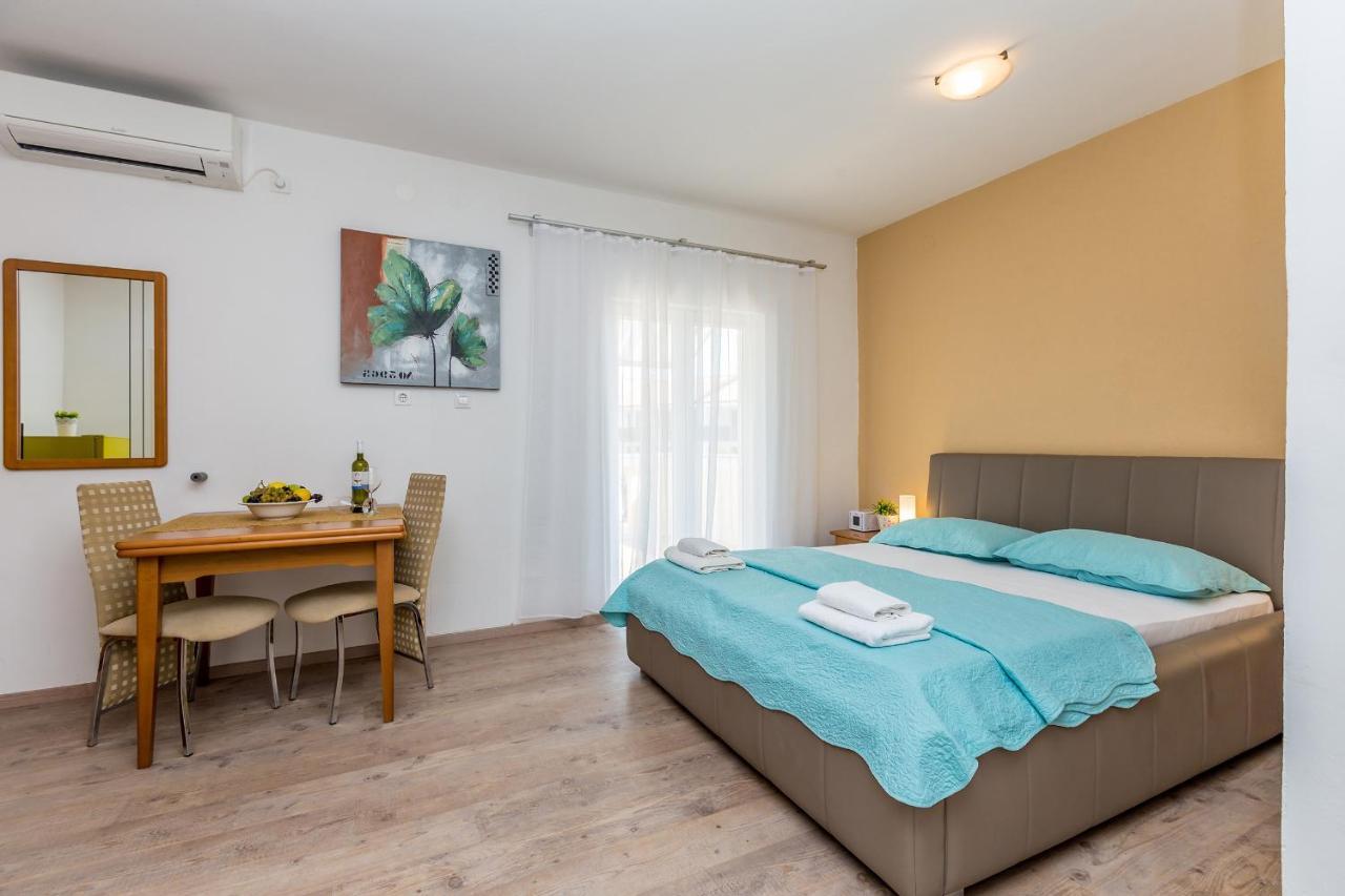 Guest House Antonella Малинська Екстер'єр фото