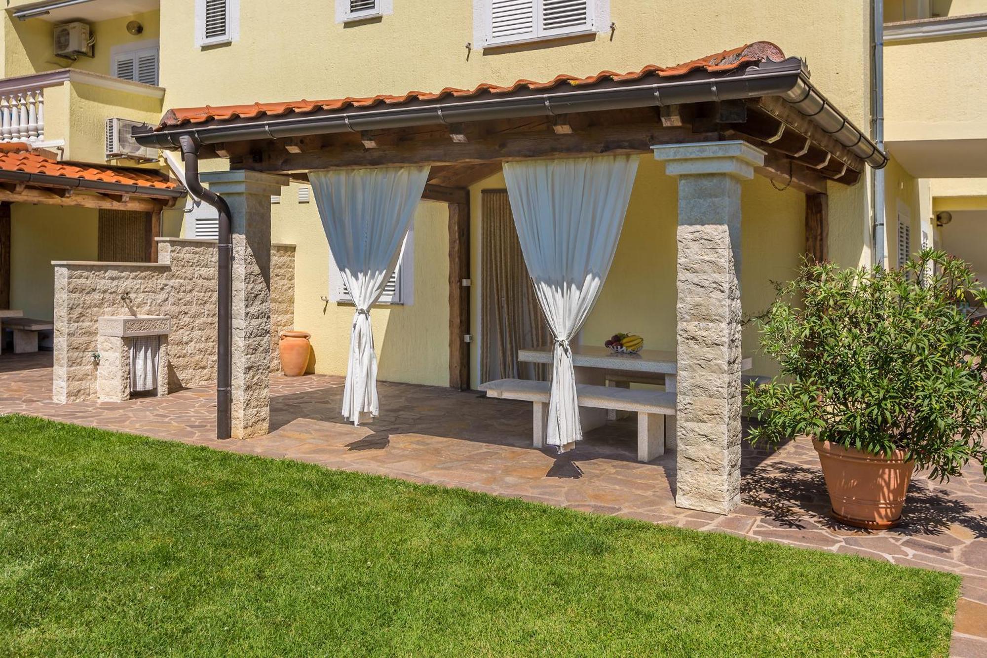 Guest House Antonella Малинська Екстер'єр фото