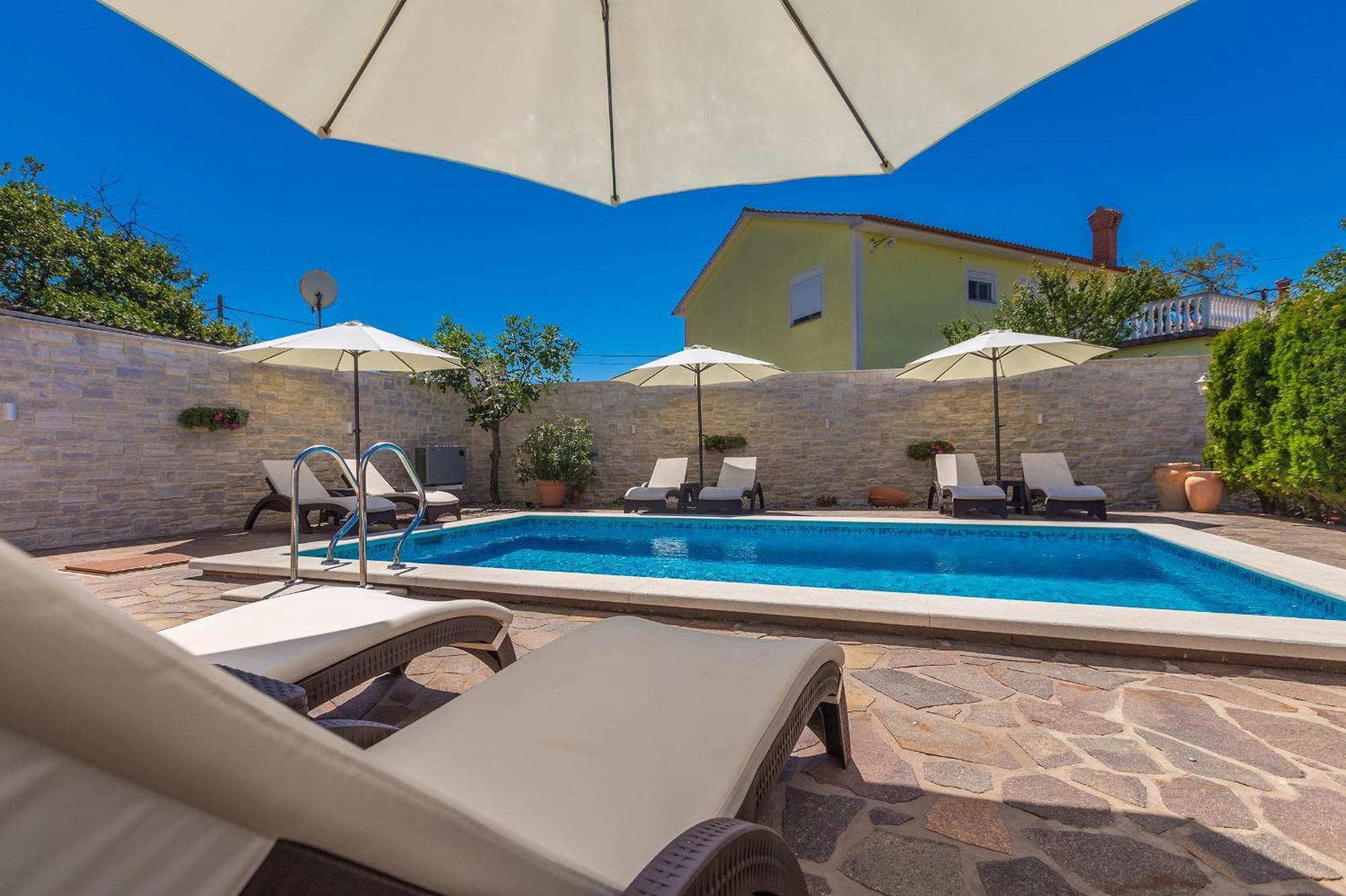 Guest House Antonella Малинська Екстер'єр фото