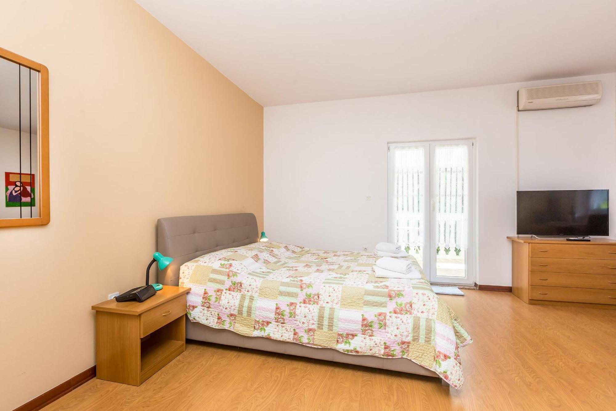 Guest House Antonella Малинська Екстер'єр фото