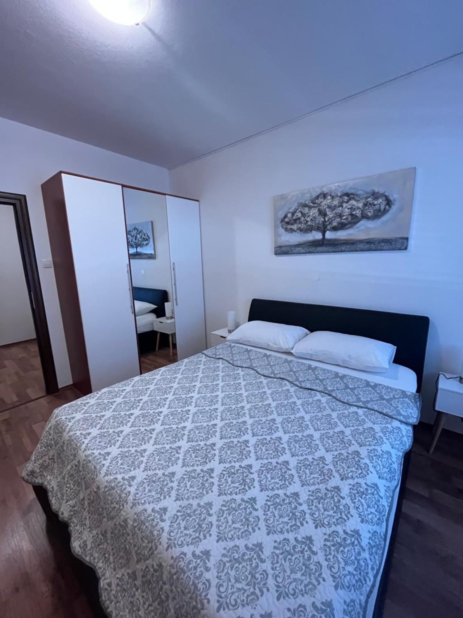 Guest House Antonella Малинська Екстер'єр фото
