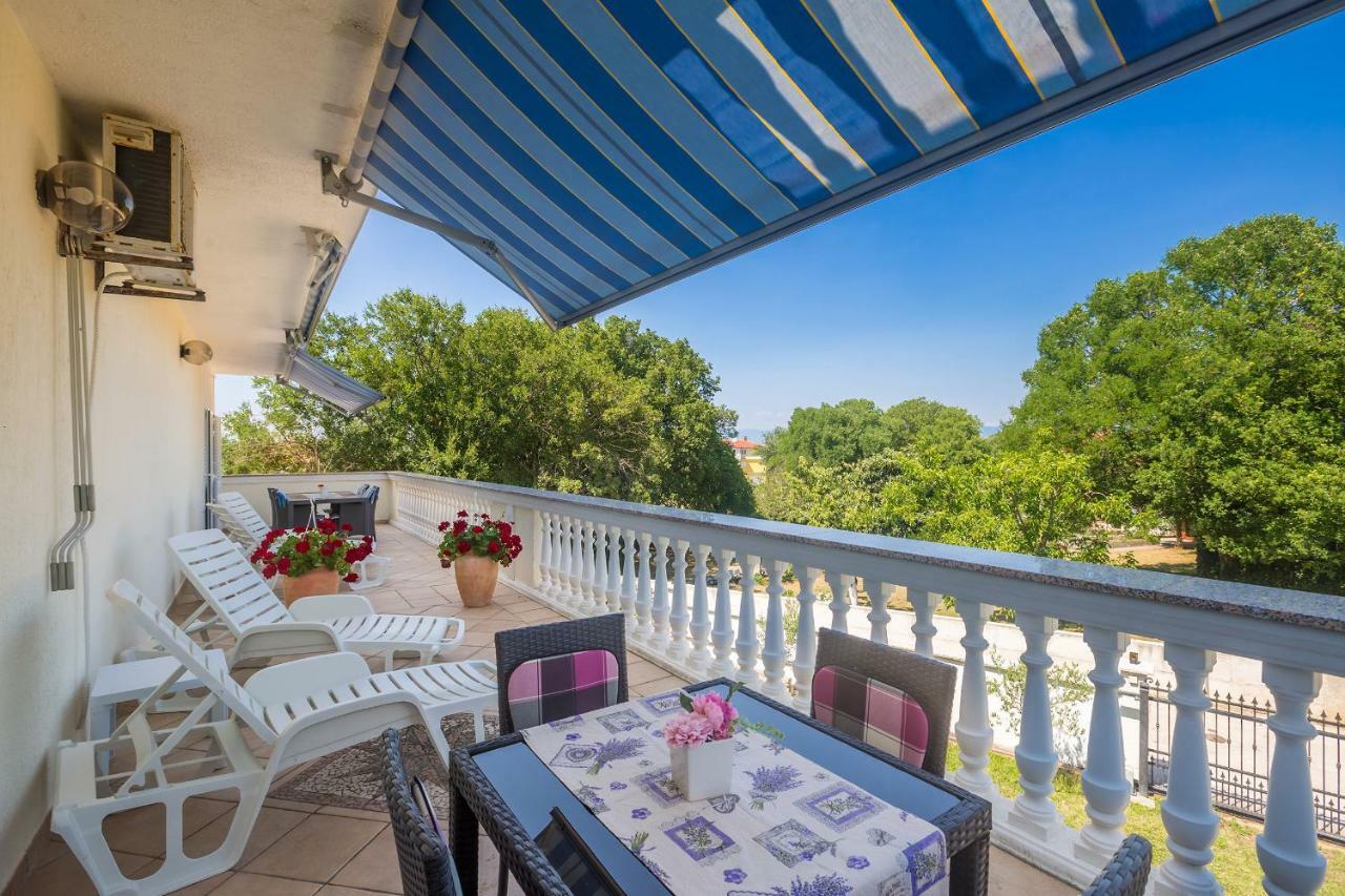 Guest House Antonella Малинська Екстер'єр фото